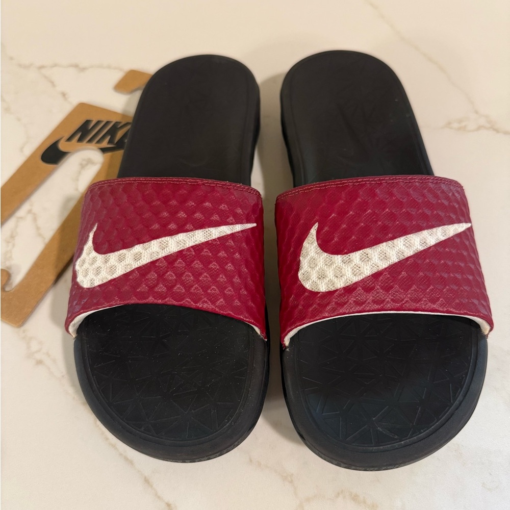 Nike Men's Size 7 Benassi Solarsoft Slides Team Red NWOT 705474-602 Rare
